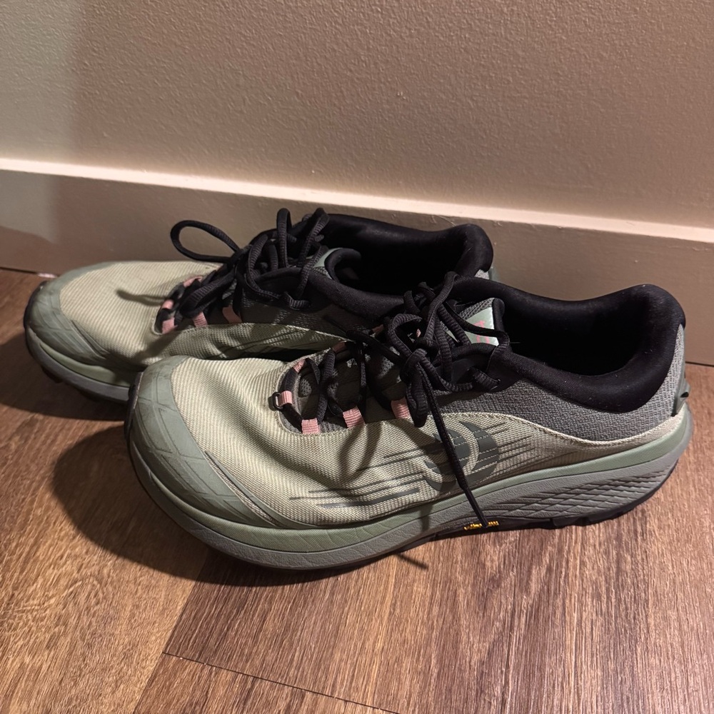 Topo Athletics Pursuit Trail Running shoe women’s 11
